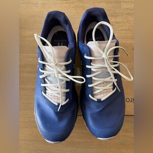 On Cloudventure Athletic Sneakers in Twilight/Acai